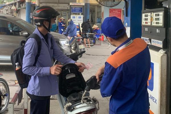 Giá xăng tăng mạnh-2