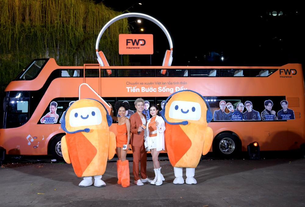 10 ca sĩ trên chuyến xe xuyên Việt truyền cảm hứng ‘Tiến bước sống đầy’-2