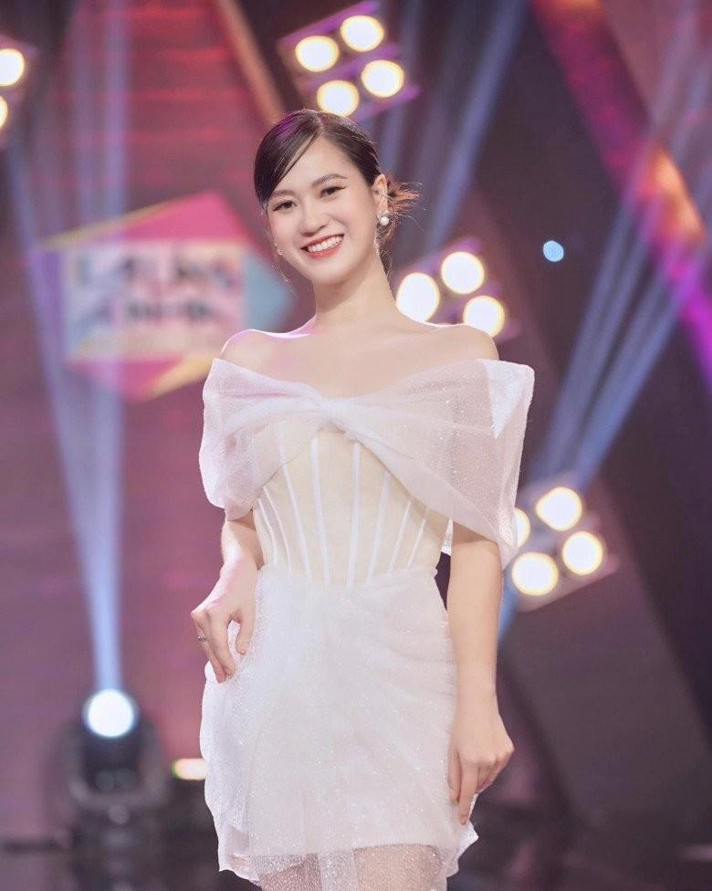 Hết chỉnh app, Lâm Vỹ Dạ hiện nguyên hình qua camera thường-7