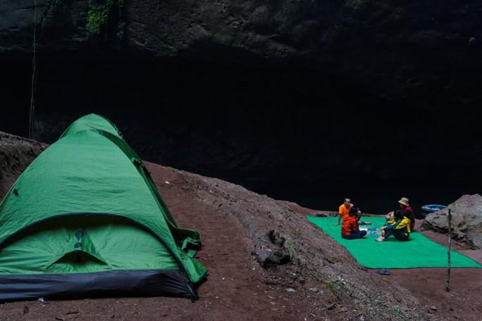 Diễn biến nóng vụ du khách tố nam hướng dẫn viên 3 lần xin ngủ cùng-2