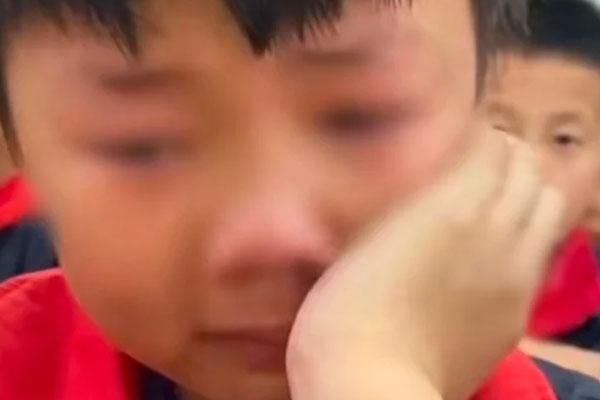 Nữ giáo viên bị sa thải vì quay video nhảy TikTok gợi cảm-3