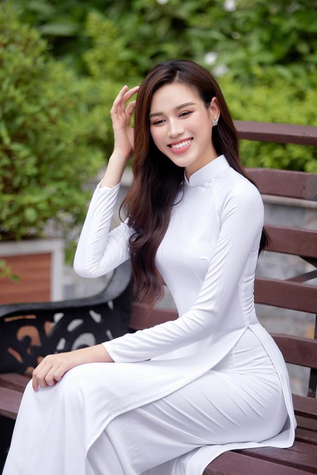 Cùng diện áo dài trắng: Đỗ Thị Hà hơn hẳn Ngọc Châu, Nam Em ở 1 điểm-2