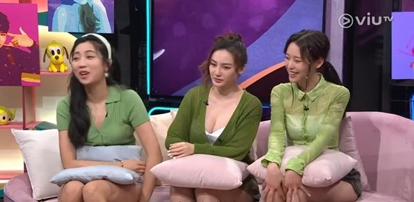 Nữ thần sexy thế hệ mới tranh cãi vì diện đồ táo bạo trên truyền hình-1