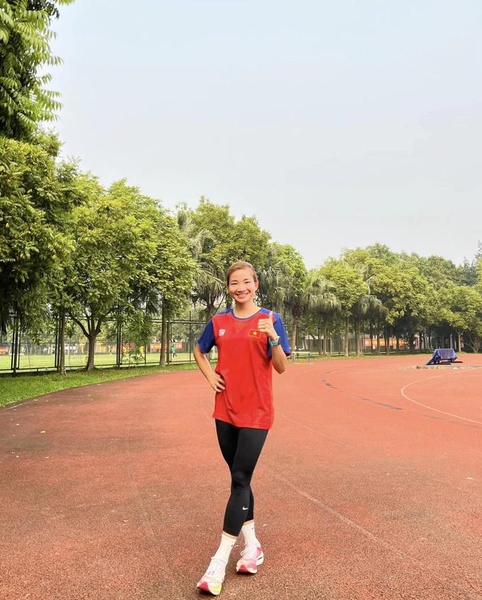 Hình ảnh nữ tính hiếm thấy của siêu nhân Nguyễn Thị Oanh-1