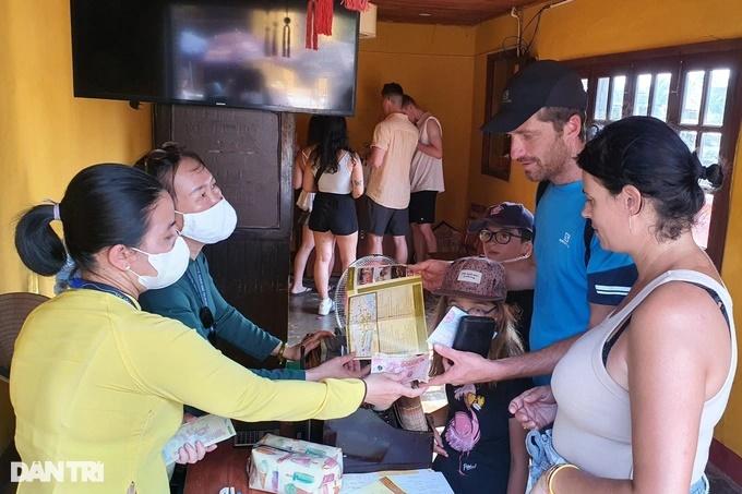 Khách lẻ, khách gia đình vào phố cổ Hội An không phải mua vé-2