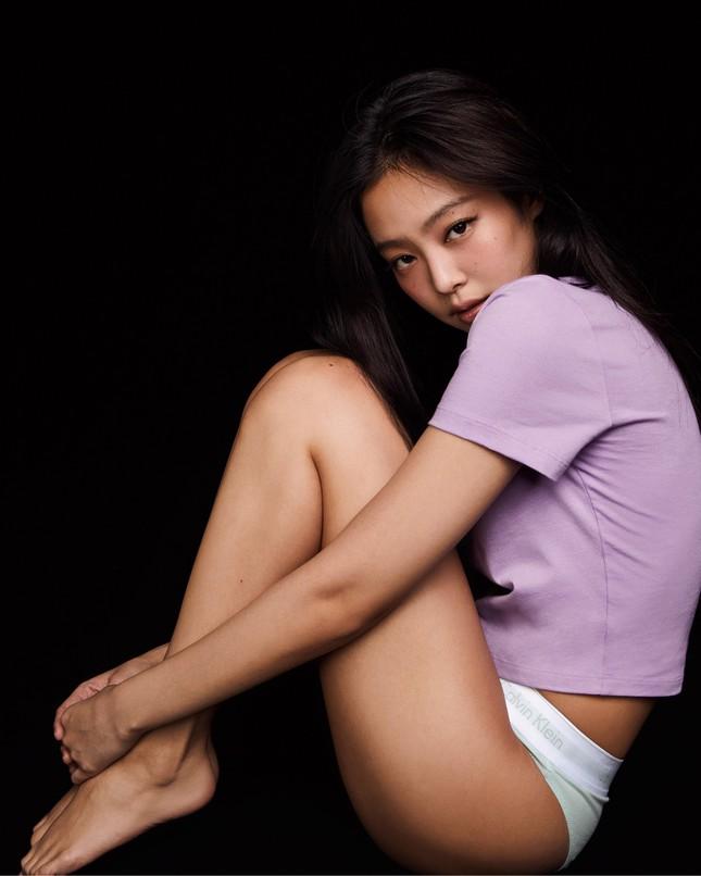Bộ sưu tập của Jennie BLACKPINK kết hợp cùng CK cháy hàng ngay khi mở bán-3