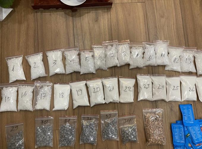 Khởi tố 78 bị can từ vụ 4 nữ tiếp viên Vietnam Airlines xách ma túy-1