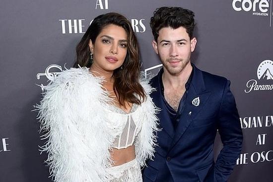 Chồng mới lên 7 tuổi khi xem Hoa hậu Thế giới Priyanka Chopra đăng quang