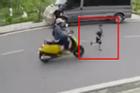Danh tính cặp vợ chồng đánh nữ tài xế xe máy tông vào trẻ chạy sang đường