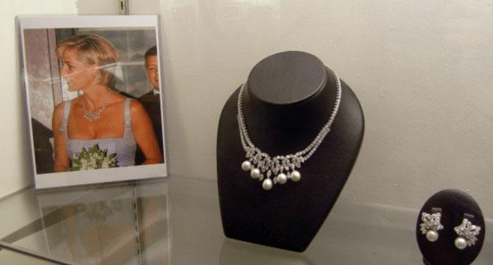 Chuyện chưa kể về báu vật Vương phi Diana từng đeo trước khi qua đời-3