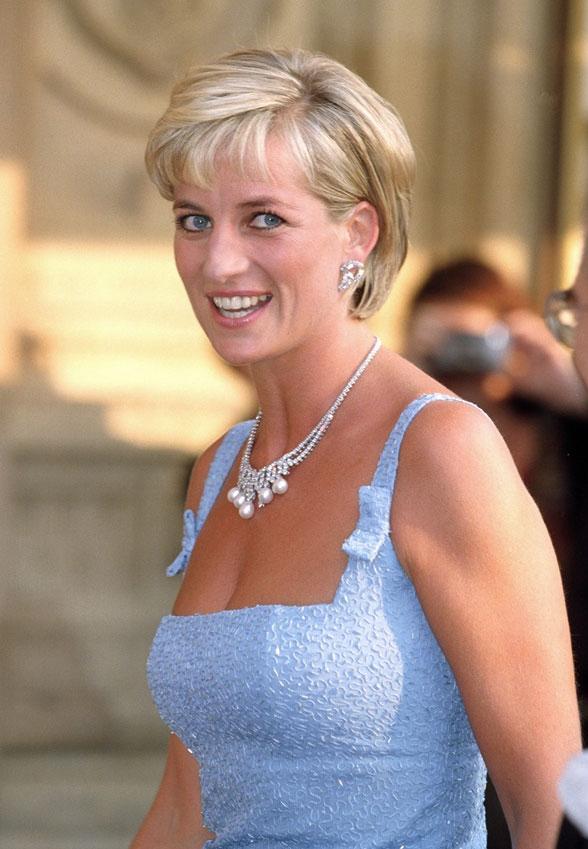 Chuyện chưa kể về báu vật Vương phi Diana từng đeo trước khi qua đời-1