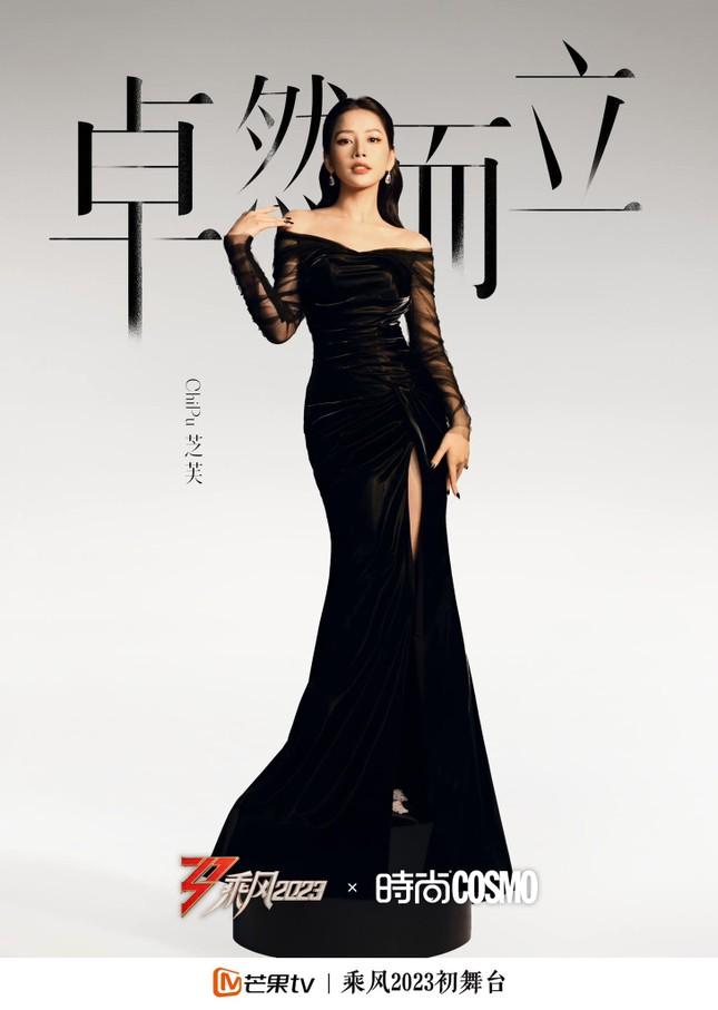 Đạp Gió 2023: Chi Pu gặp sự cố trang phục khi chụp poster công diễn tập 2-3