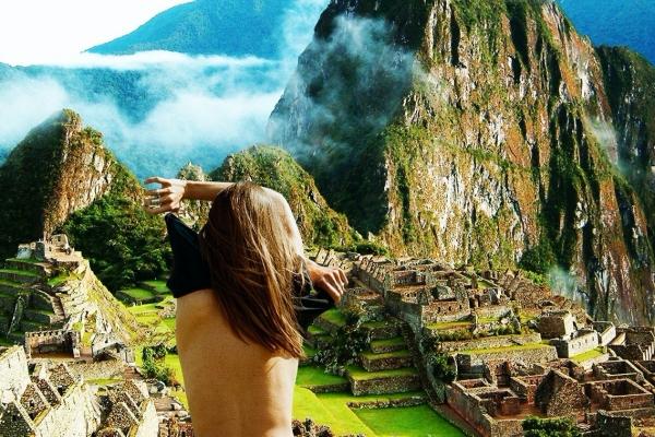 Ghé ngôi làng nơi người dân thoải mái khỏa thân ra đường, đi nhà hàng, quán bar-4