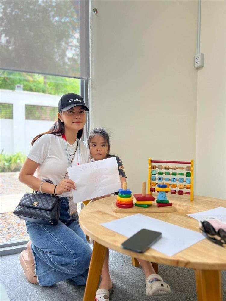 2 con gái đều không học lớp 1, Phạm Quỳnh Anh nhận mưa bình luận-1
