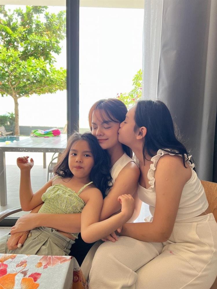 2 con gái đều không học lớp 1, Phạm Quỳnh Anh nhận mưa bình luận-4