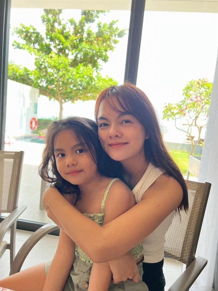 2 con gái đều không học lớp 1, Phạm Quỳnh Anh nhận mưa bình luận-8