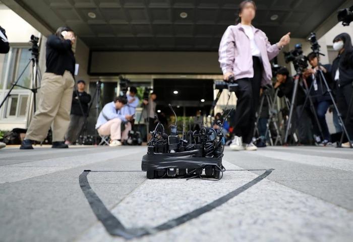 Phía Yoo Ah In yêu sách đòi có lối đi riêng vào cơ quan điều tra-3