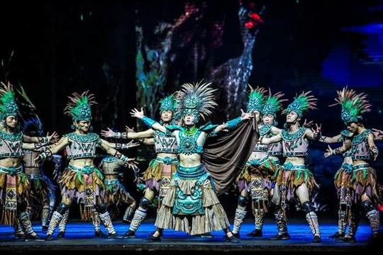 Show diễn của Trương Nghệ Mưu làm nổ cơn sốt đến Hải Nam - Trung Quốc-2