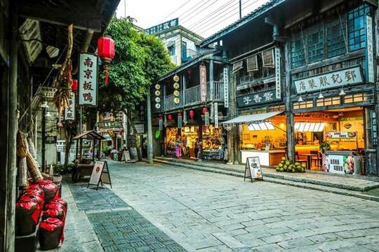 Show diễn của Trương Nghệ Mưu làm nổ cơn sốt đến Hải Nam - Trung Quốc-4