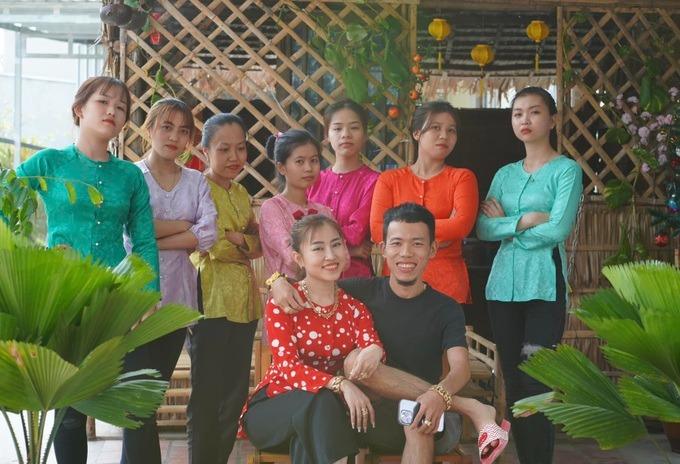 Sự thật về cô dâu Vĩnh Long đeo 11 cây vàng nặng trĩu người-2