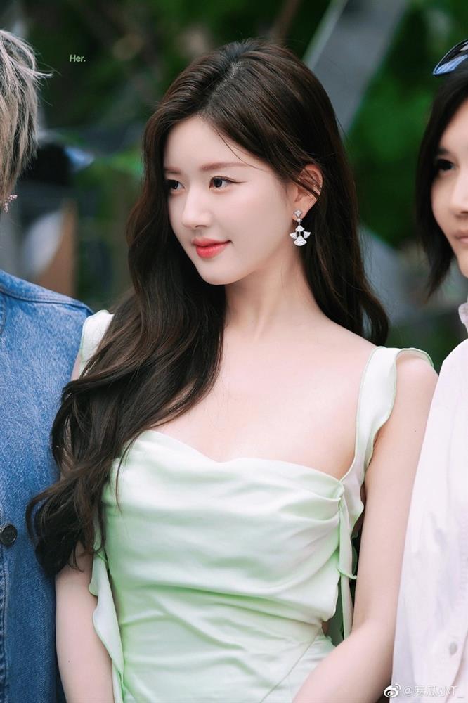 Triệu Lộ Tư gây bão tại trung tâm thương mại-1