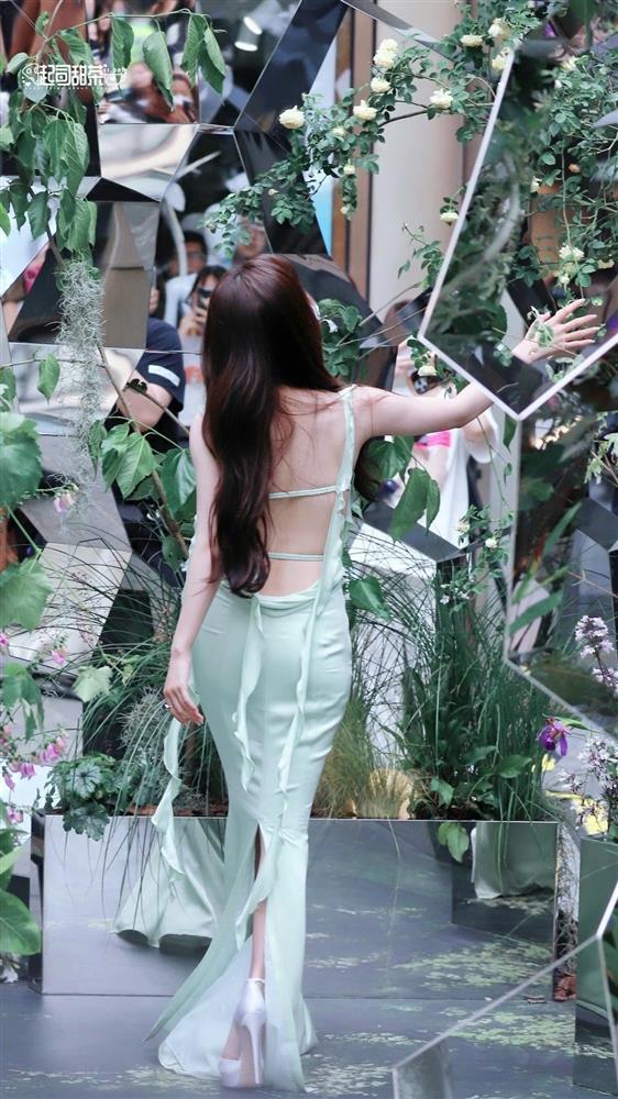 Triệu Lộ Tư gây bão tại trung tâm thương mại-3