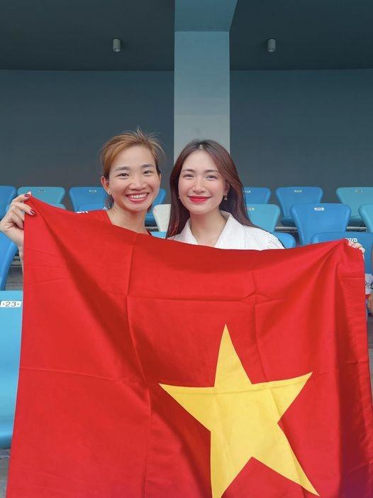 Hòa Minzy không thể ở lại cổ vũ SEA Games 32 vì người đặc biệt-1