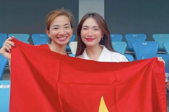 Hòa Minzy không thể ở lại cổ vũ SEA Games 32 vì người đặc biệt