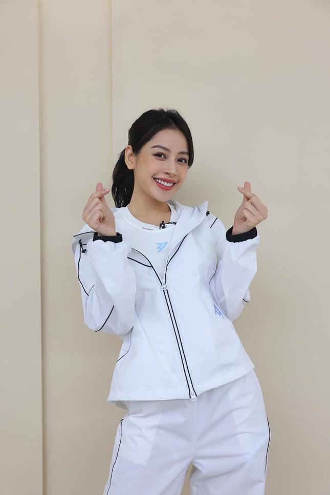 Chụp ảnh với mỹ nhân đẹp nhất Đạp Gió 2023, Chi Pu có bị lép vế?-7