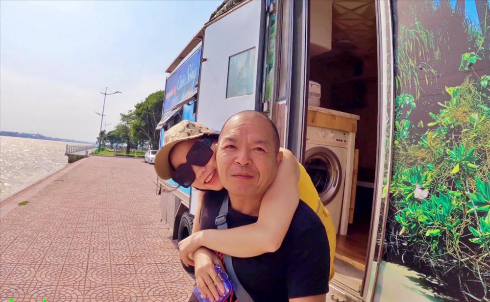 Ông bố ở Hà Nội chi tiền tỷ làm nhà di động, đưa vợ con đi phượt khắp nơi-3