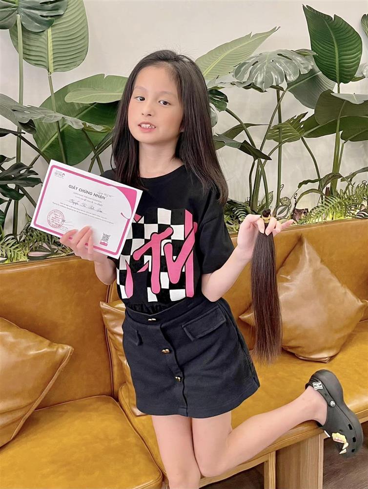 Con gái Đoàn Di Băng không dám đeo balo hàng hiệu đi học-6