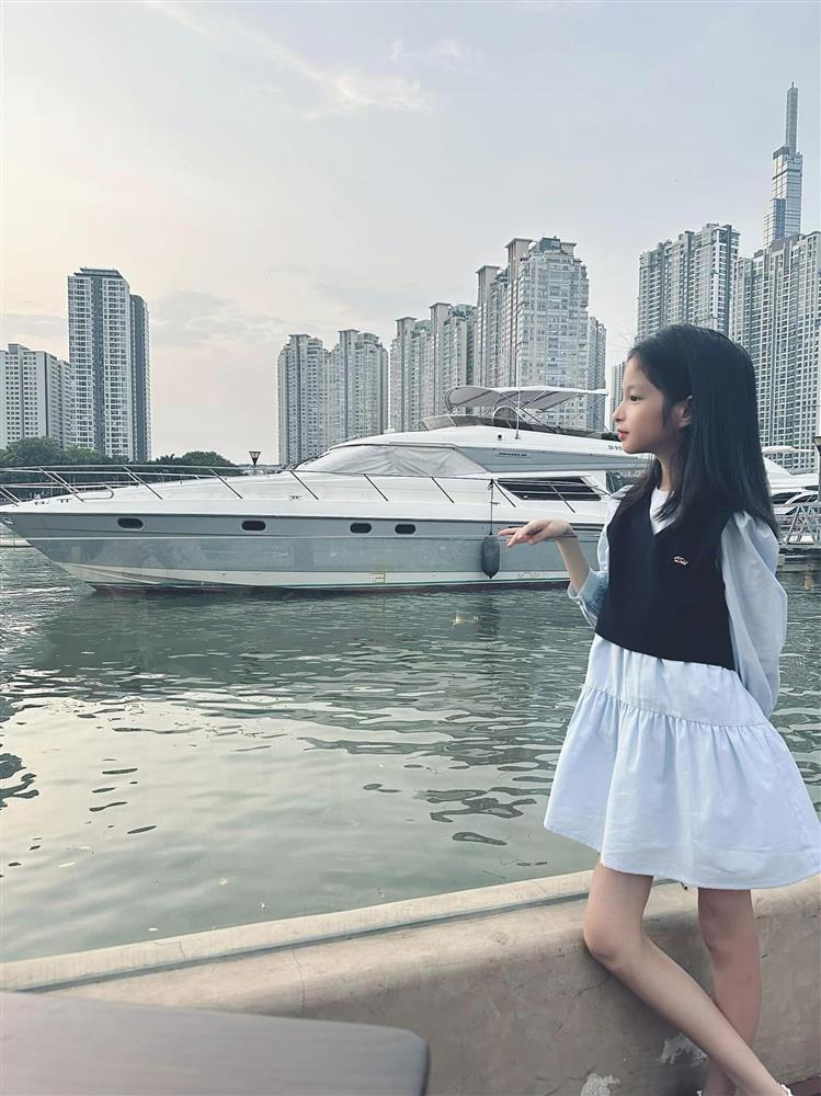 Con gái Đoàn Di Băng không dám đeo balo hàng hiệu đi học-11