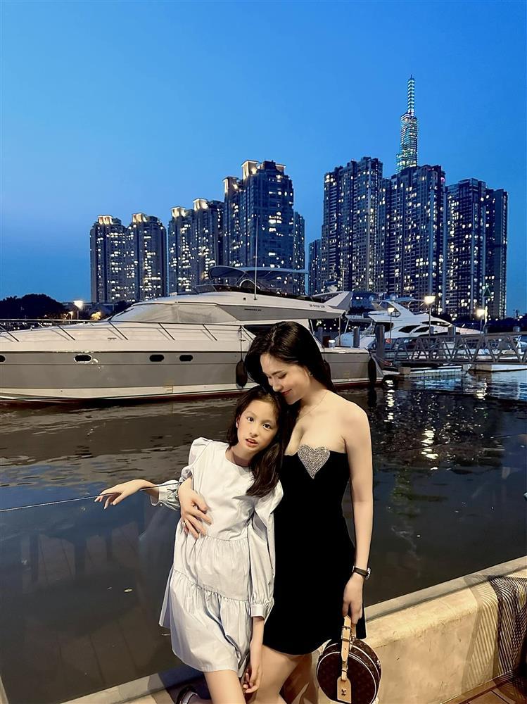 Con gái Đoàn Di Băng không dám đeo balo hàng hiệu đi học-12