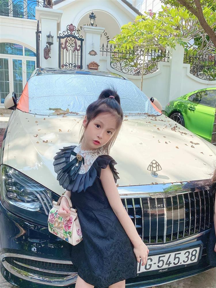 Con gái Đoàn Di Băng không dám đeo balo hàng hiệu đi học-13