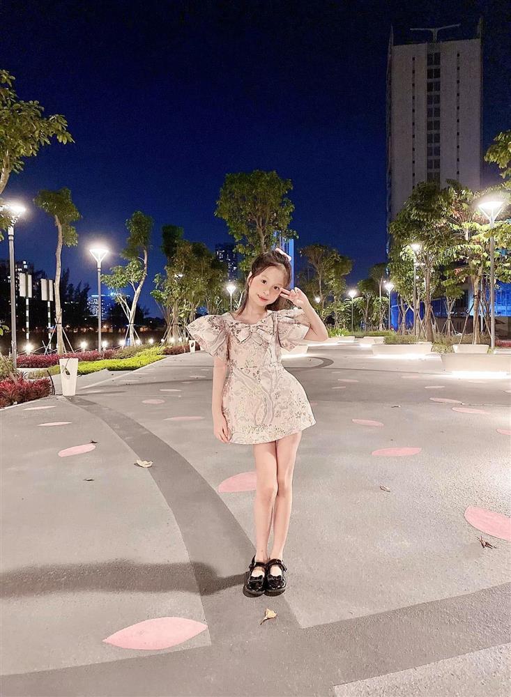 Con gái Đoàn Di Băng không dám đeo balo hàng hiệu đi học-14