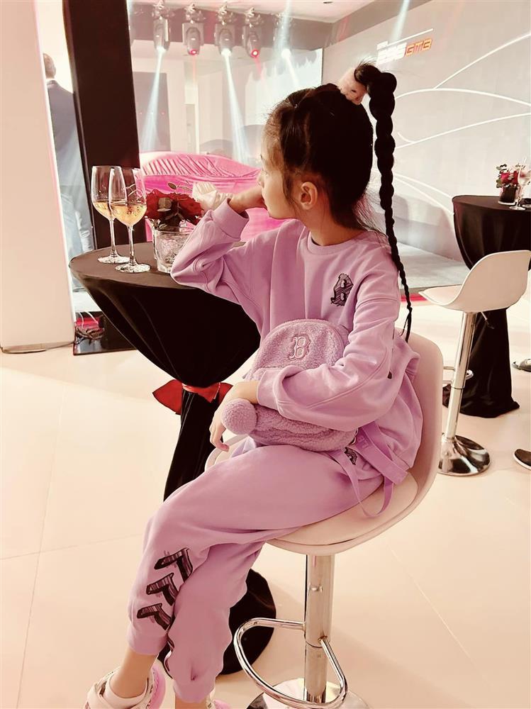 Con gái Đoàn Di Băng không dám đeo balo hàng hiệu đi học-15