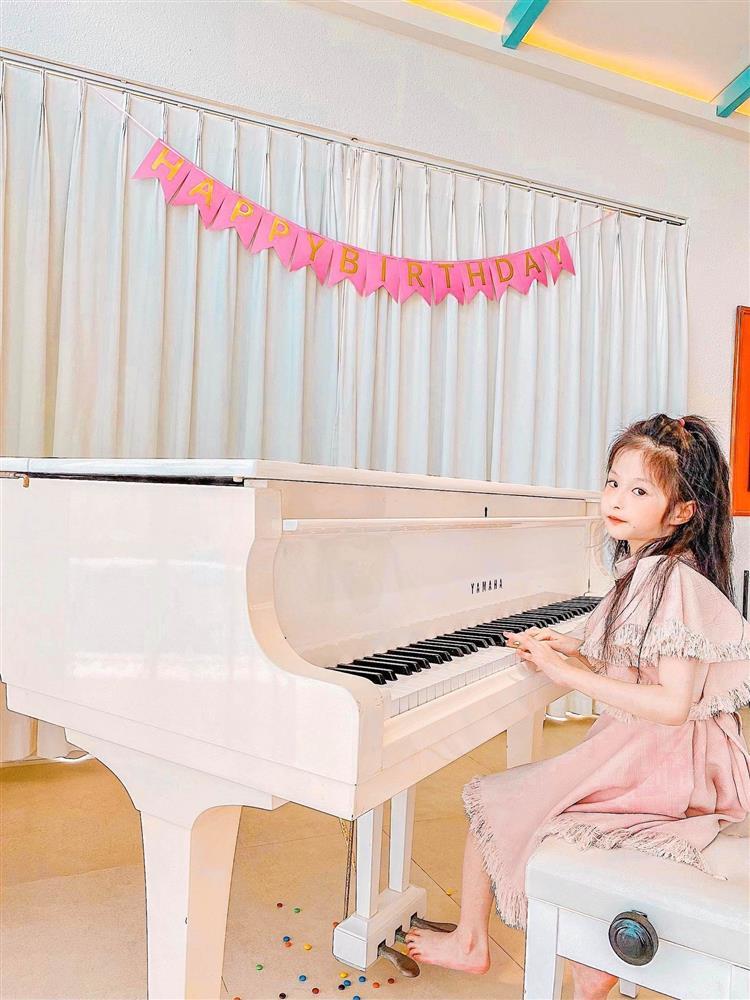 Con gái Đoàn Di Băng không dám đeo balo hàng hiệu đi học-18