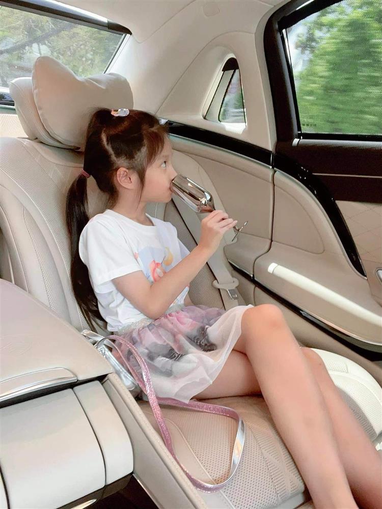 Con gái Đoàn Di Băng không dám đeo balo hàng hiệu đi học-19