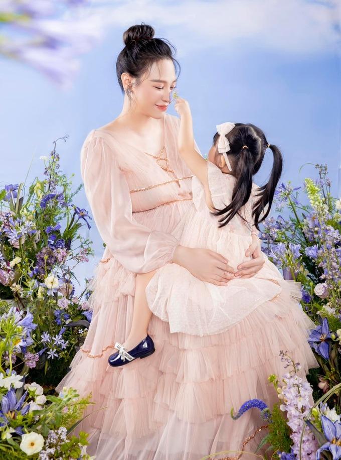 Loạt mỹ nhân Việt bụng bầu vượt mặt vẫn gợi cảm hút hồn-8