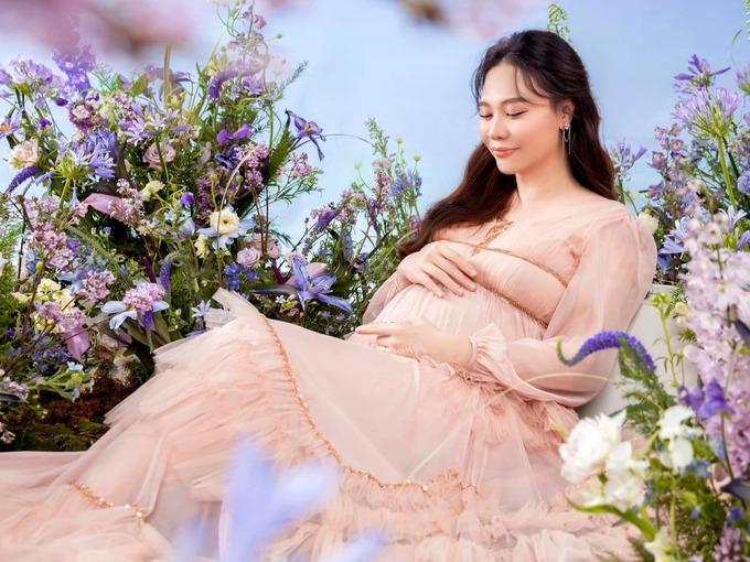 Loạt mỹ nhân Việt bụng bầu vượt mặt vẫn gợi cảm hút hồn-7