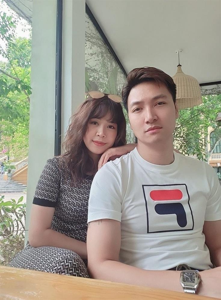 Mạnh Trường nịnh vợ vì nhan sắc mặn mà lai Tây sau sinh 6 tháng-9