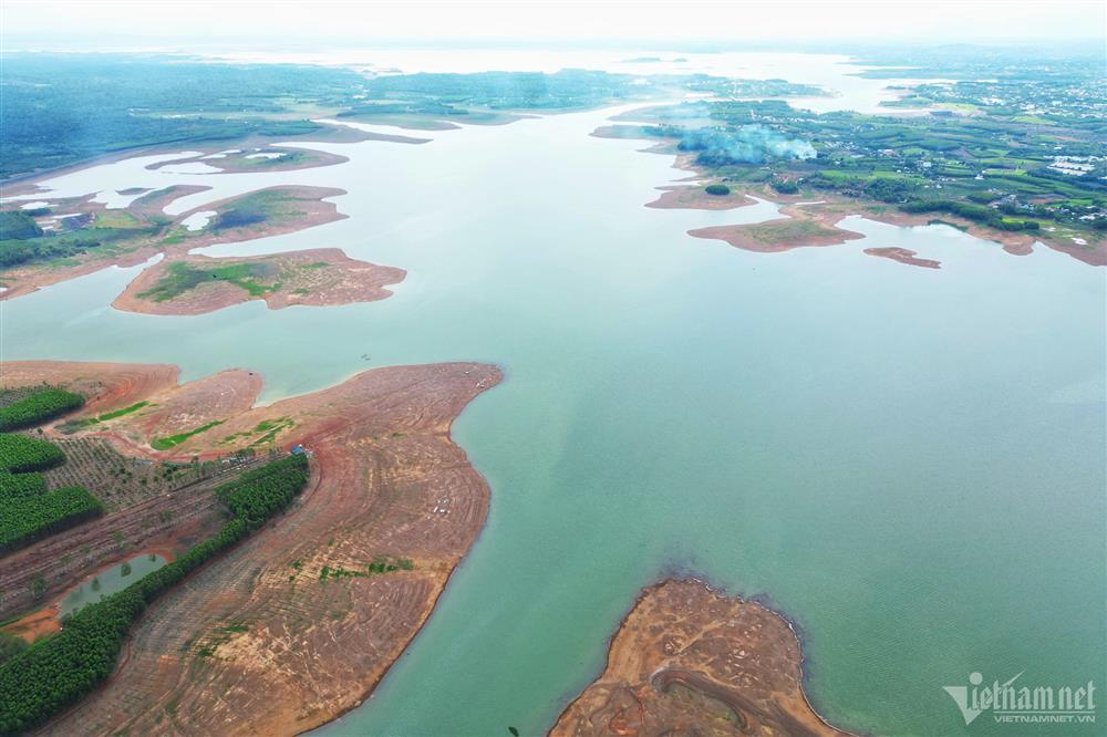 Mực nước xuống kỷ lục, hồ Trị An khô cằn nhất trong 13 năm qua-1