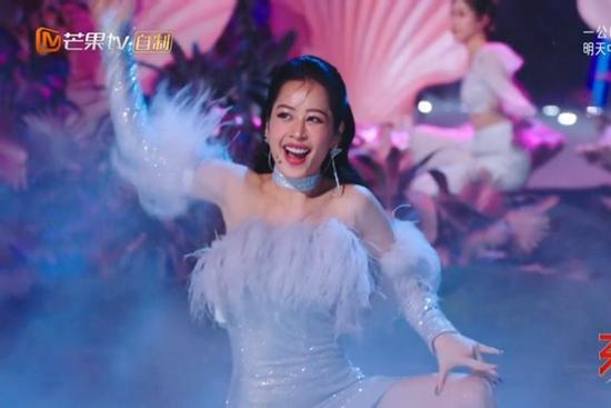 Chi Pu được điểm cao nhất khi hát 'See Tình' tại show Trung Quốc