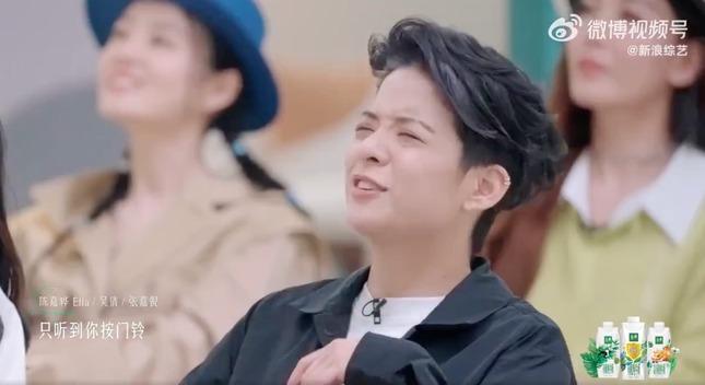 Amber f(x) phản ứng ra sao khi Chi Pu diễn See Tình ?-7