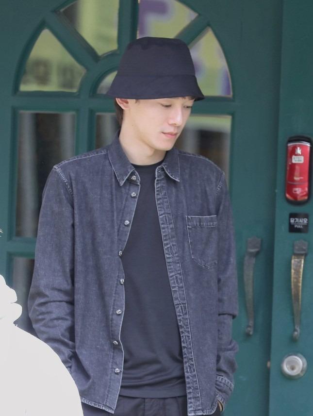 Hết lòng giúp đỡ nữ sinh bị bạo hành, Chen (EXO) nhận được mưa lời khen-3