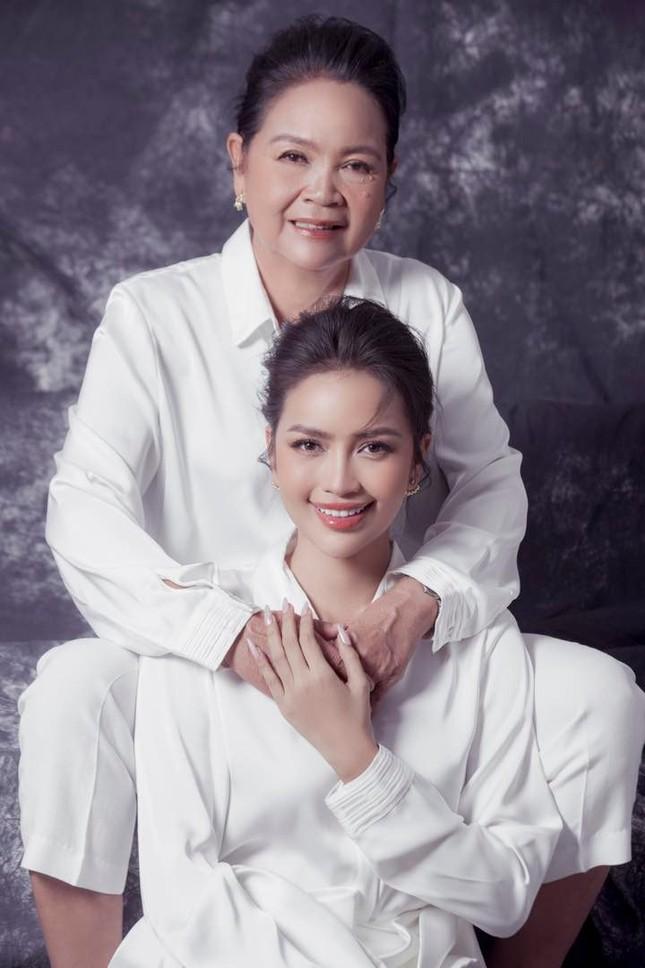 Dàn hậu đọ dáng một chín một mười với phụ huynh trong Ngày của Mẹ-1