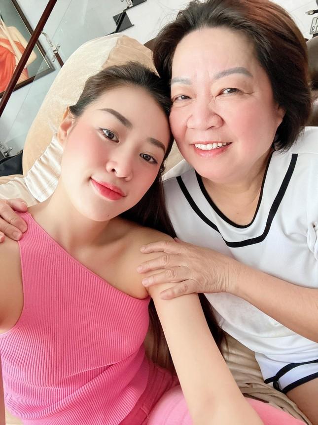 Dàn hậu đọ dáng một chín một mười với phụ huynh trong Ngày của Mẹ-3