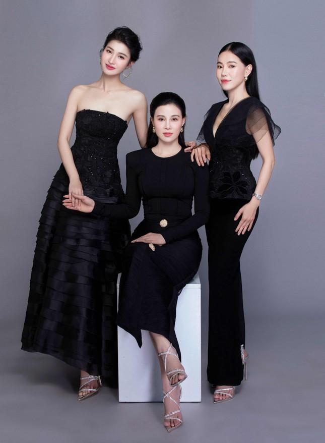 Dàn hậu đọ dáng một chín một mười với phụ huynh trong Ngày của Mẹ-4