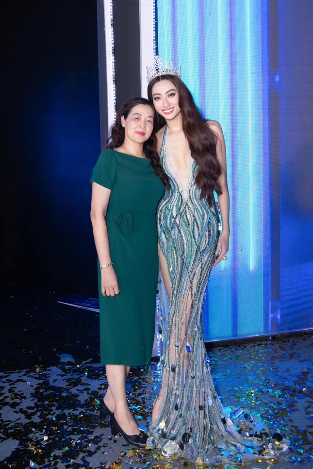 Dàn hậu đọ dáng một chín một mười với phụ huynh trong Ngày của Mẹ-8