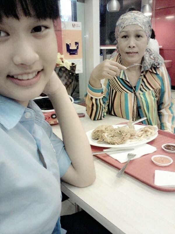 Dàn hậu đọ dáng một chín một mười với phụ huynh trong Ngày của Mẹ-9